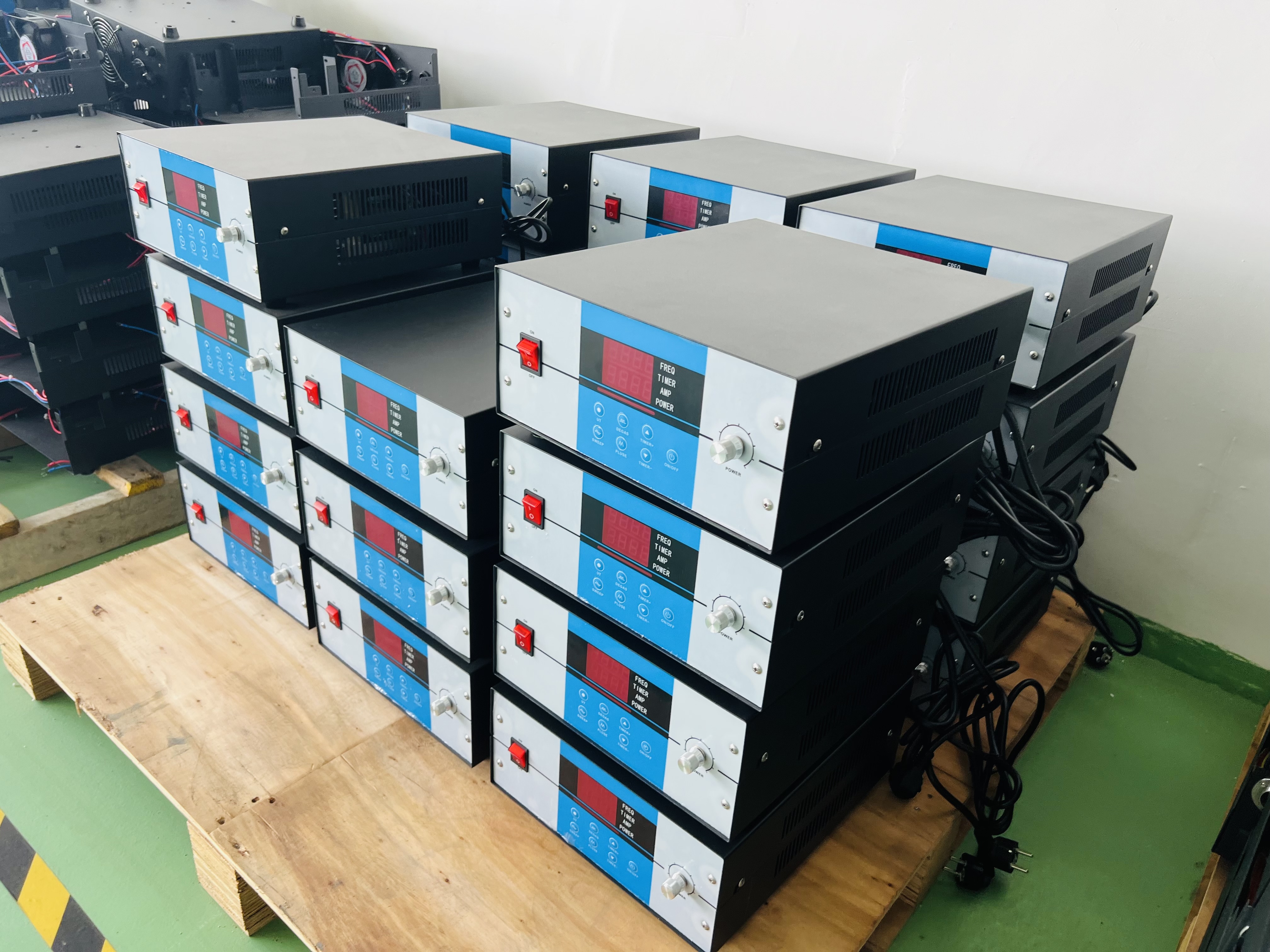 Multi-function Ultrasonic Signal Generator pluse Degassing Sweep frequency cleaning